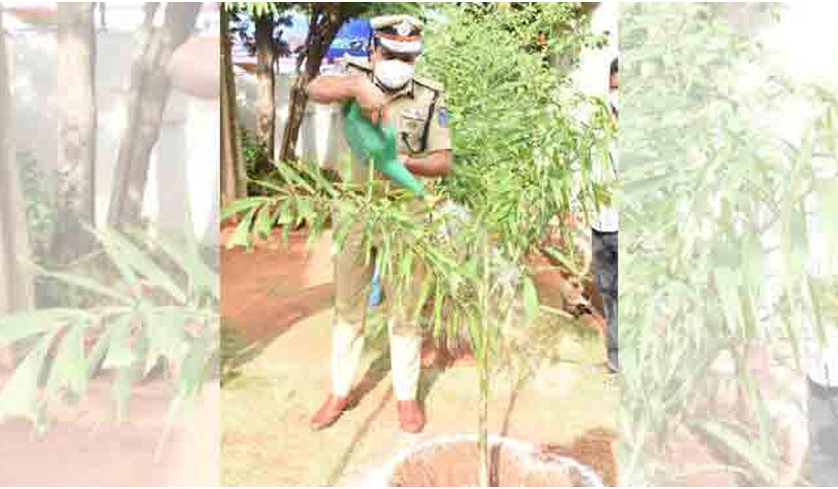 గ్రీన్ ఇండియా ఛాలెంజ్‌.. మొక్క‌లు నాటిన రాచ‌కొండ సీపీ