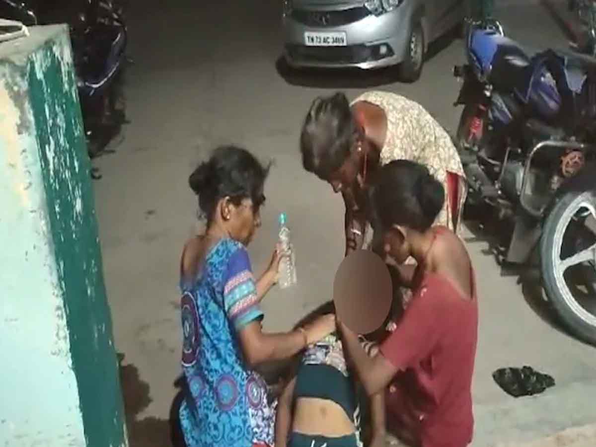 బాలుడ్ని కొట్టి చంపిన ముగ్గురు మహిళలు