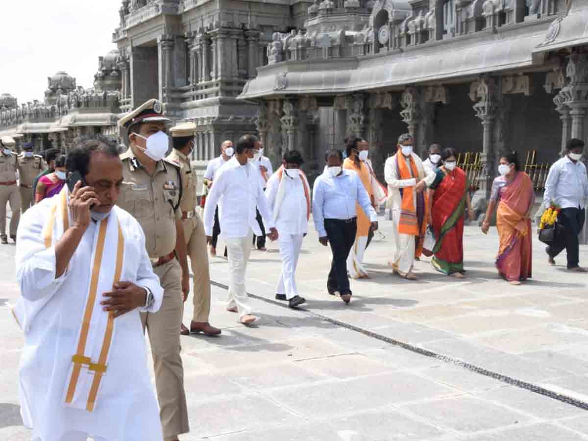 యాదాద్రి ఆలయ పునర్నిర్మాణ పనులను తిలకించిన సీజేఐ