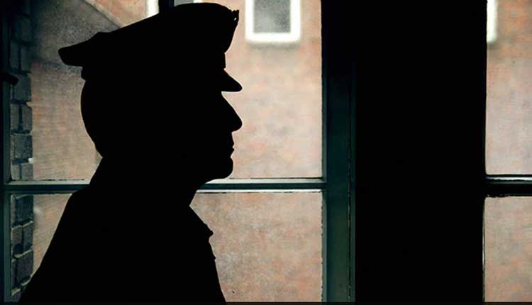 తాగిన మైకంలో మ‌హిళ‌తో ఎస్సై అస‌భ్య ప్ర‌వ‌ర్త‌న‌