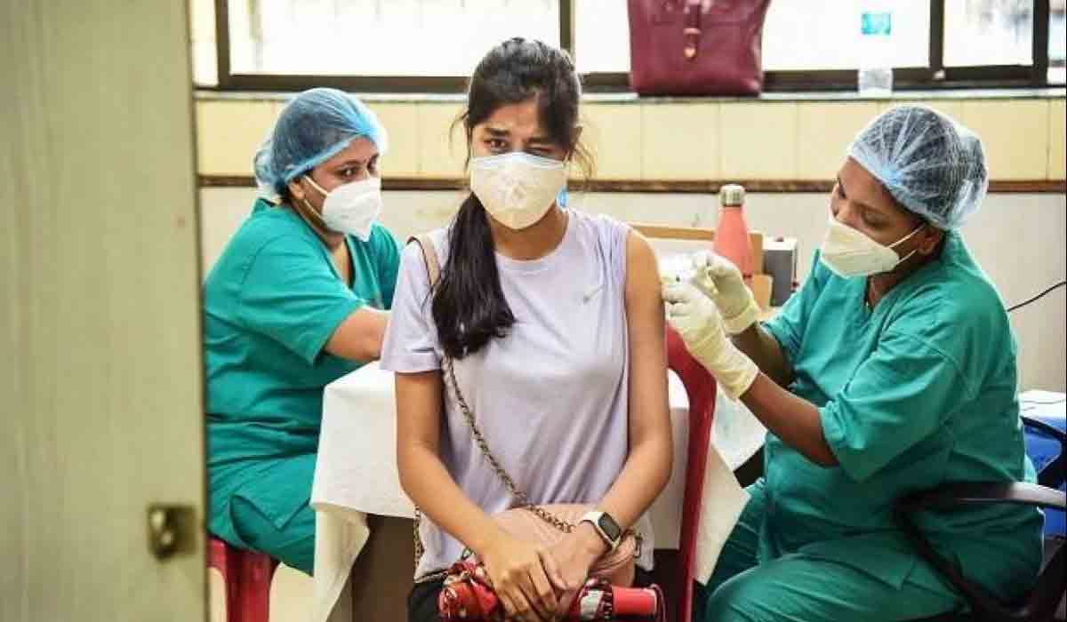 స్వల్పంగా తగ్గిన కరోనా కేసులు.. కొత్తగా 2.51 లక్షల మందికి పాజిటివ్‌