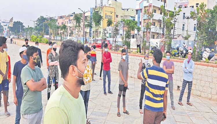 టీజ్‌ చేస్తే..తాటతీస్తాం