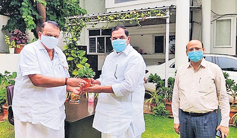 మండలి చైర్మన్‌ ప్రొటెమ్‌ బాధ్యతల స్వీకరణ