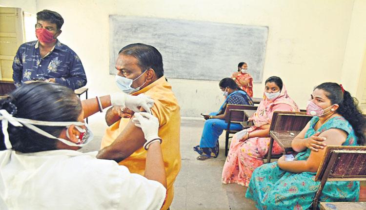 నేటి నుంచి డ్రైవర్లకు వ్యాక్సినేషన్‌