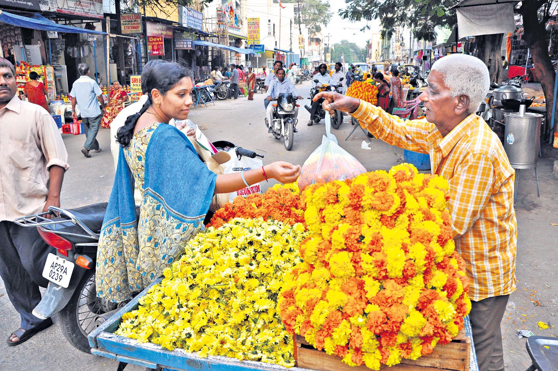 వీధి వ్యాపారులకు మరో రూ.400 కోట్లు