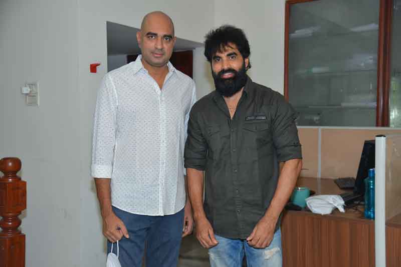 రెండు కాలాల కథ