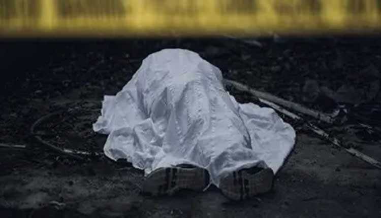 వ్యక్తిని చంపిన భార్య, కుమారుడు… 7వ అంతస్తు నుంచి మృతదేహాం విసిరివేత