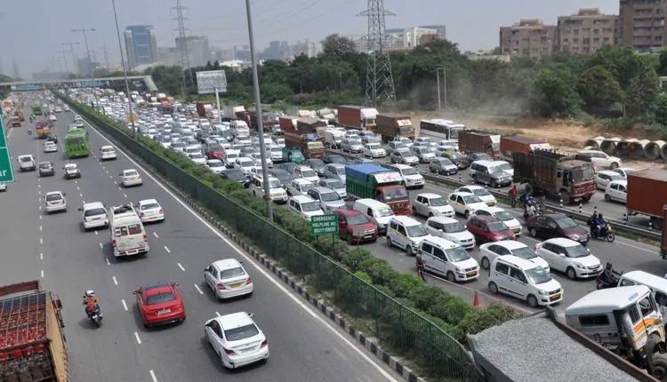 వాహనాల వేగంపై పరిమితులు విధించిన కేంద్రం