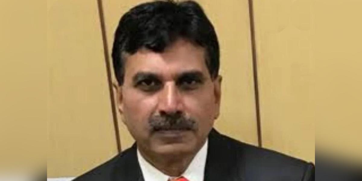 కరోనాతో ఢిల్లీ సఫ్దర్జంగ్ ఆసుపత్రి సీనియర్ డాక్టర్ మృతి