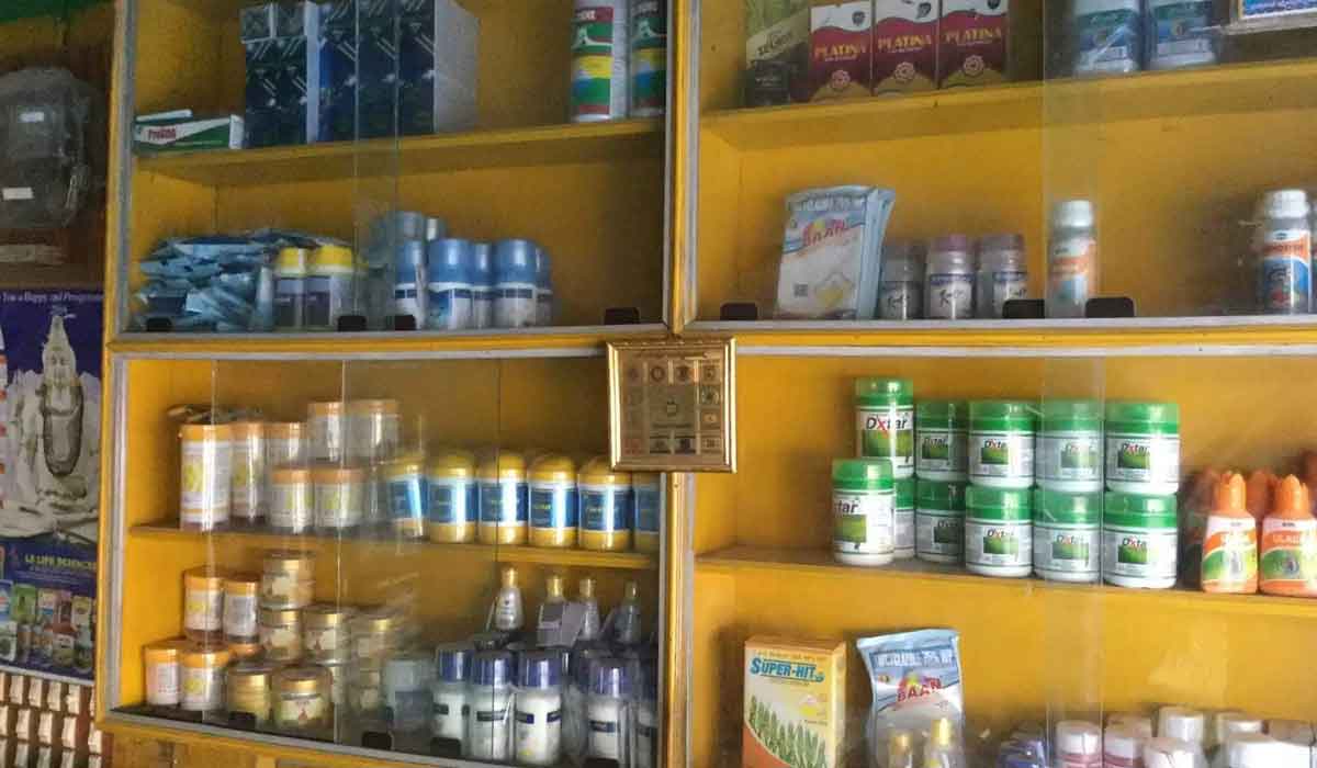 ఎరువుల దుకాణంలో భారీ చోరీ..