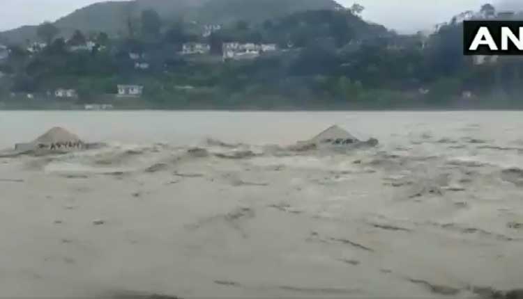 ఉత్త‌రాఖండ్‌లో భారీ వ‌ర్షం.. ఉప్పొంగిన అల‌క్‌నందా..!