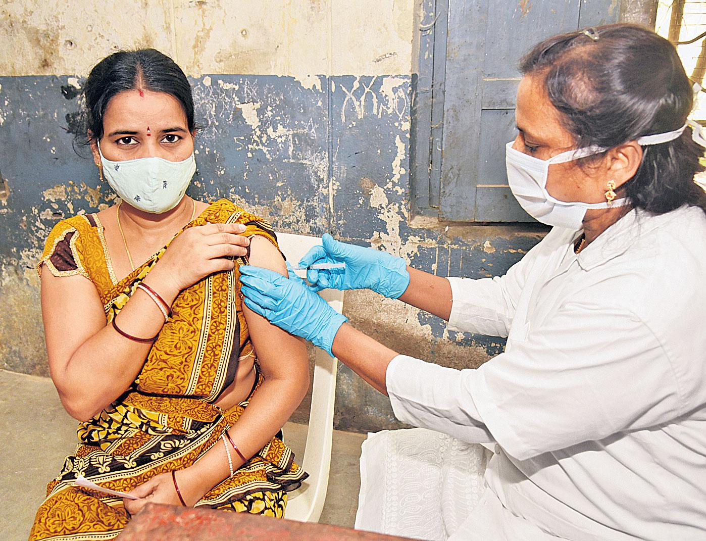 పేదల కోసం ‘టీకా వోచర్‌’!