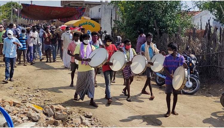 మావోయిస్టు గ‌డ్డం మ‌ధుక‌ర్ అంత్య‌క్రియ‌లు పూర్తి