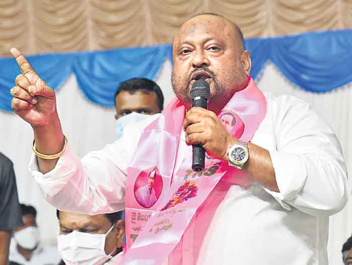 సీఎం కుర్చీపై కన్నేసిండు