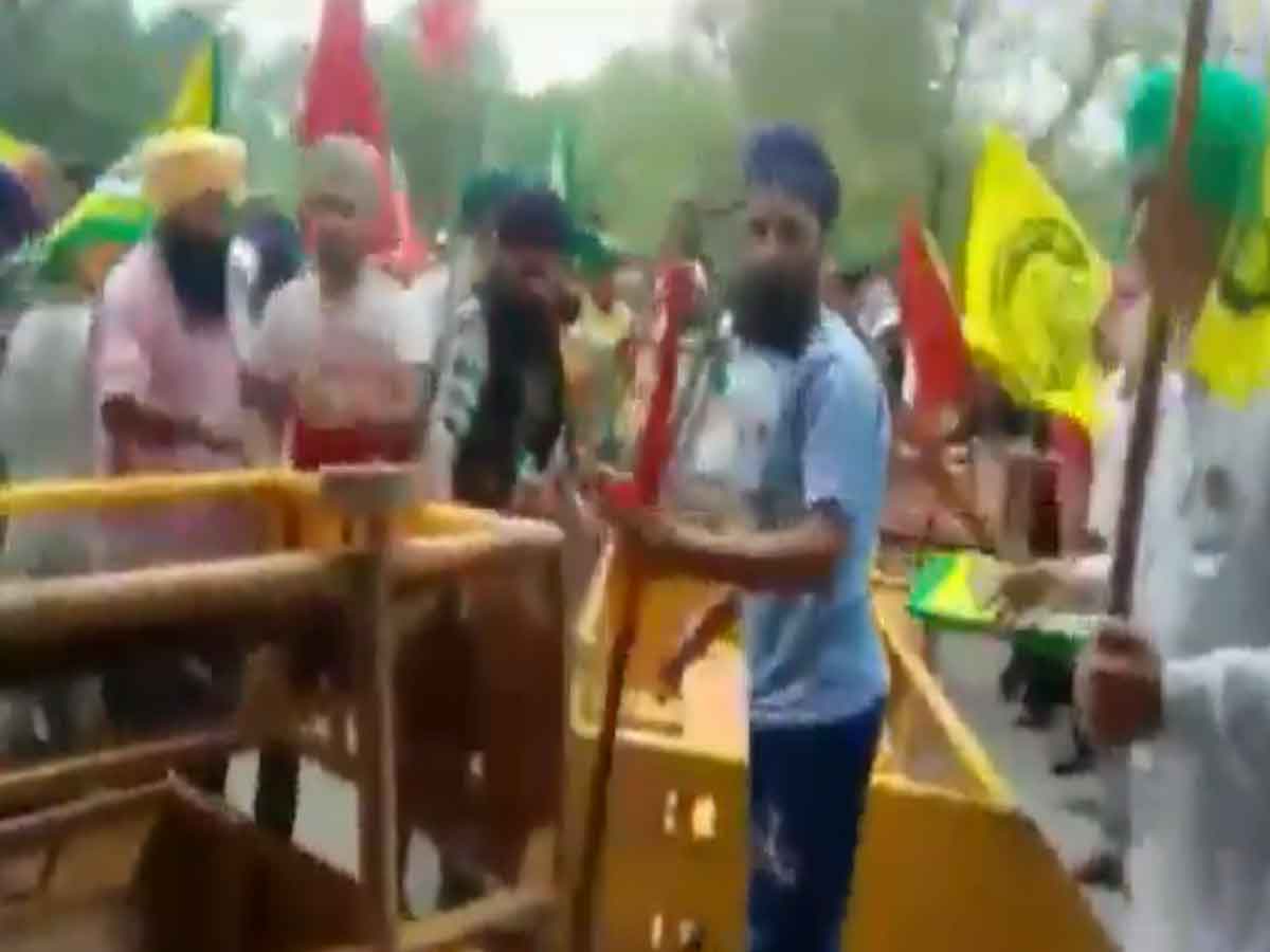 బారికేడ్లను తొల‌గించి చండీగ‌ఢ్‌లోకి ప్ర‌వేశించిన రైతులు