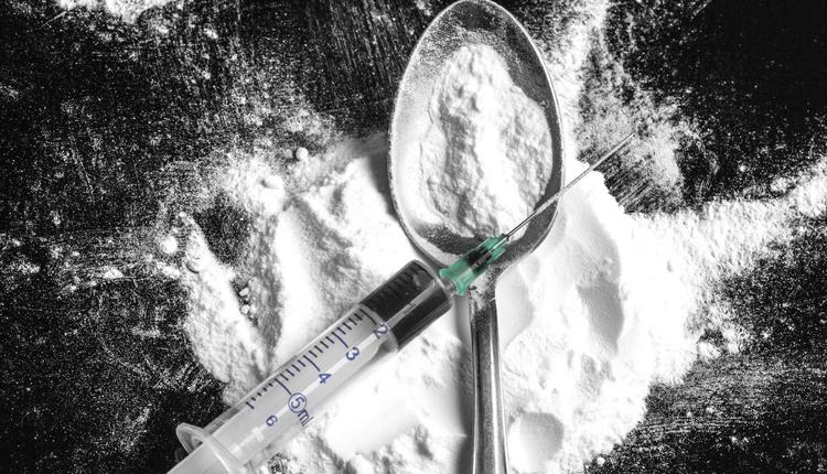 శంషాబాద్‌ ఎయిర్‌పోర్టులో భారీగా హెరాయిన్‌ పట్టివేత