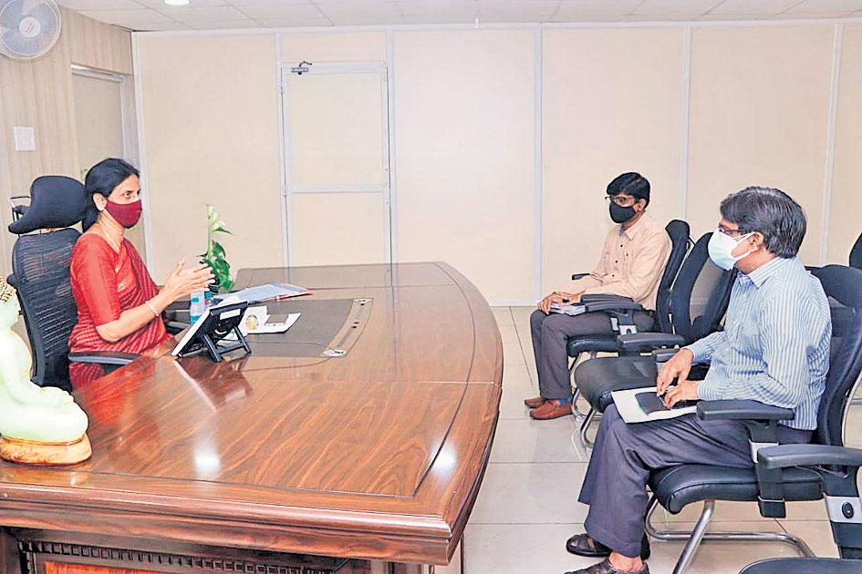 గ్రామీణ రోడ్ల‌కు మ‌హార్ద‌శ‌