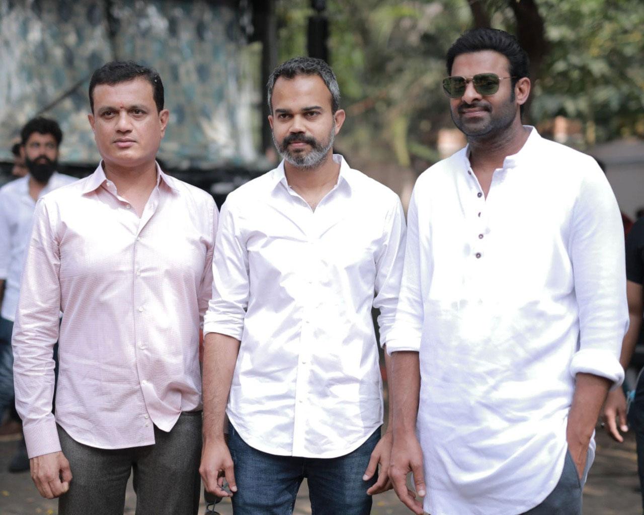 హోంబలే సంస్థ వితరణ