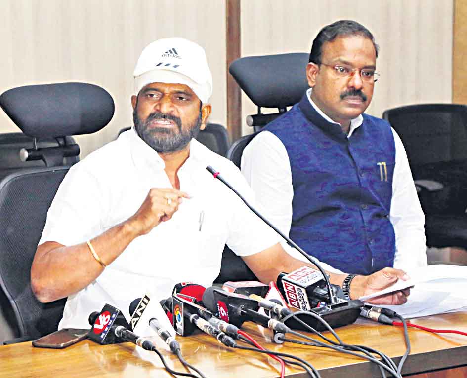 దొంగ అనక? దొర అనాలా?