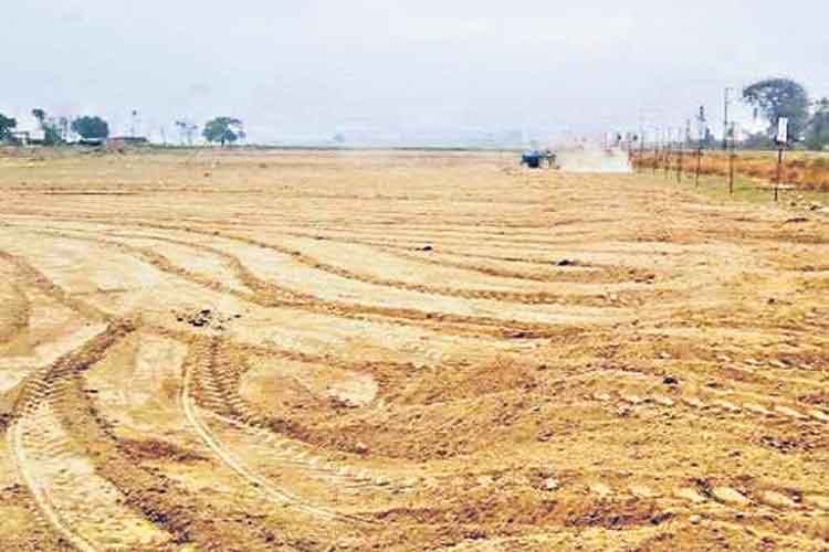 విపక్షాల విచిత్ర విమర్శలు