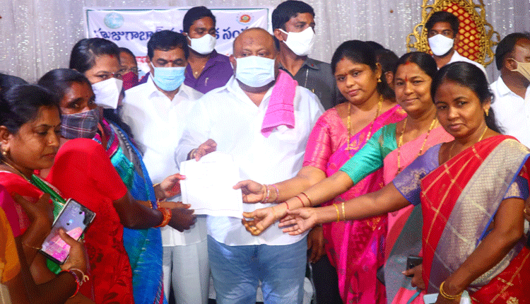 19 సంఘాలకు 95 లక్షలు