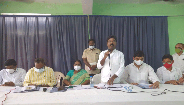 పల్లె ప్రగతిపై ప్రత్యేక దృష్టి సారించాలి