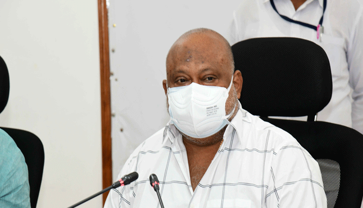 పెండింగ్‌ పనులు పూర్తి చేయండి