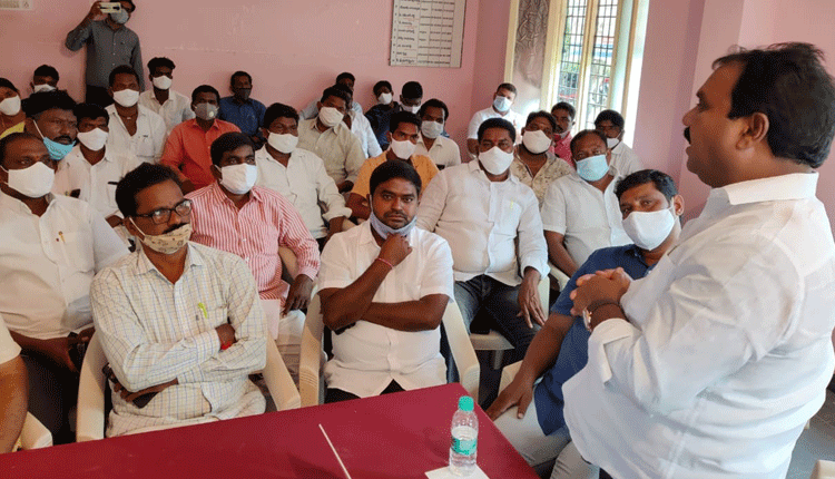 పథకాలను పరుగులు పెట్టించాలి