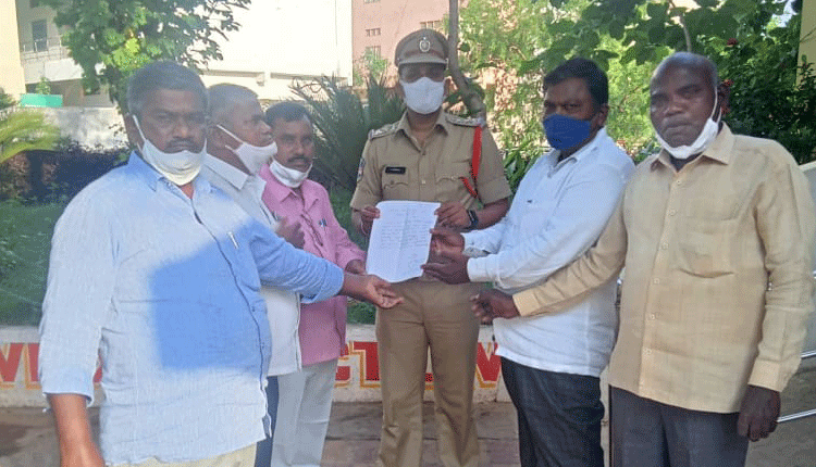 అంబేదర్‌ను అవమానించిన బీజేపీ