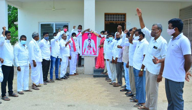 గౌరవ వేతనం పెంపుపై హర్షాతిరేకం