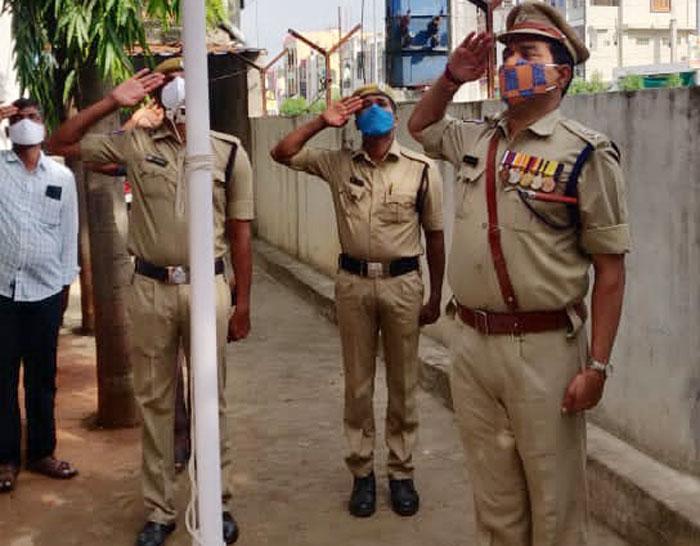 అమరుల త్యాగాలను ప్రతిఒక్కరూ స్మరించుకోవాలి