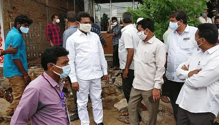 వర్షాలు రాకముందే పూడిక తీయాలి