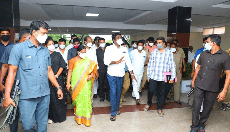 పరిశుభ్రతకు ప్రాధాన్యమివ్వాలి