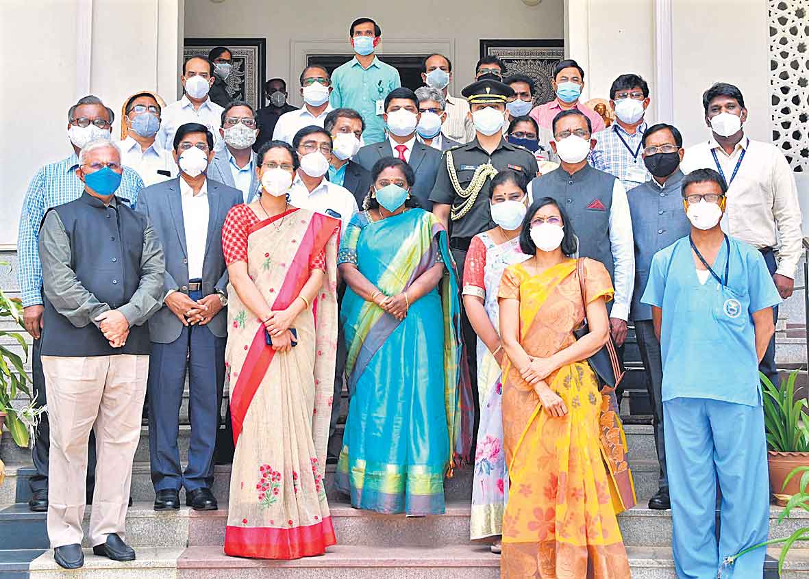 వర్సిటీలకు ‘చాన్స్‌లర్స్‌’ అవార్డు