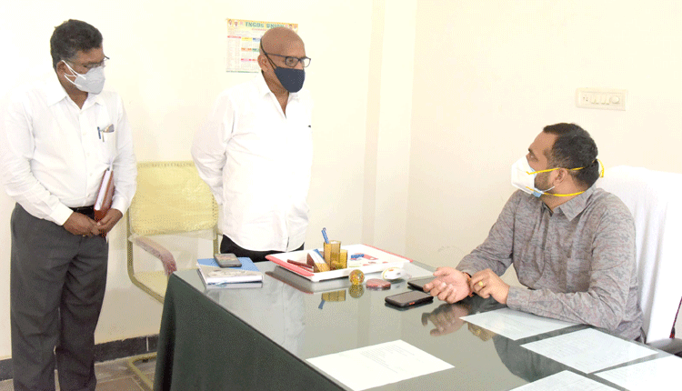 పల్లె ప్రగతి పనుల్లో నిర్లక్ష్యం వద్దు