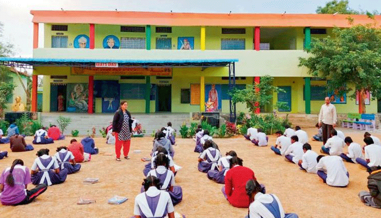 నేటి నుంచి బడికి ఉపాధ్యాయులు