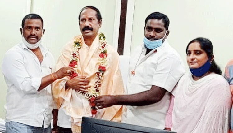 సుడా చైర్మన్‌కు టీఆర్‌ఎస్‌కేవీ మున్సిపల్‌ విభాగ నాయకుల సన్మానం