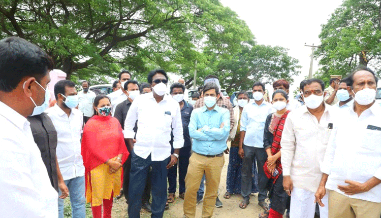 అభివృద్ధి పనుల్లో అలసత్వం వద్దు