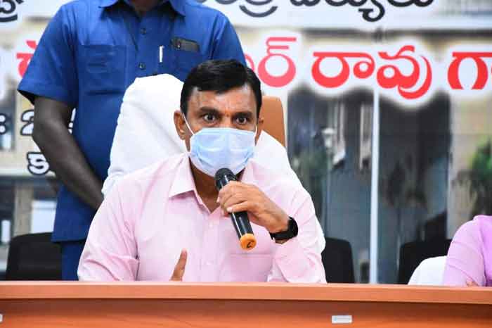 హరితహారాన్ని విజయవంతం చేయాలి