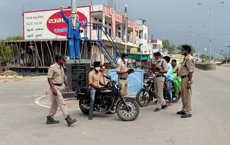 ఎక్కడికక్కడ కట్టడి