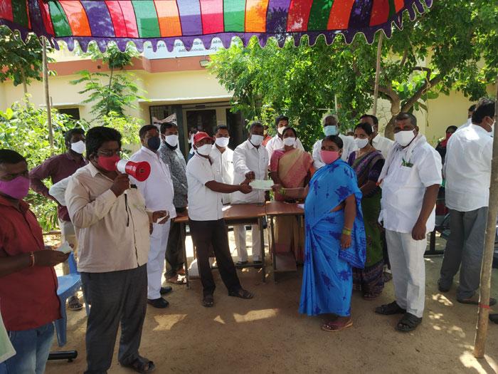 కల్యాణలక్ష్మి చెక్కుల పంపిణీ