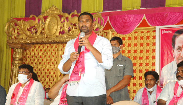 ప్రజలకే నేను బానిసను