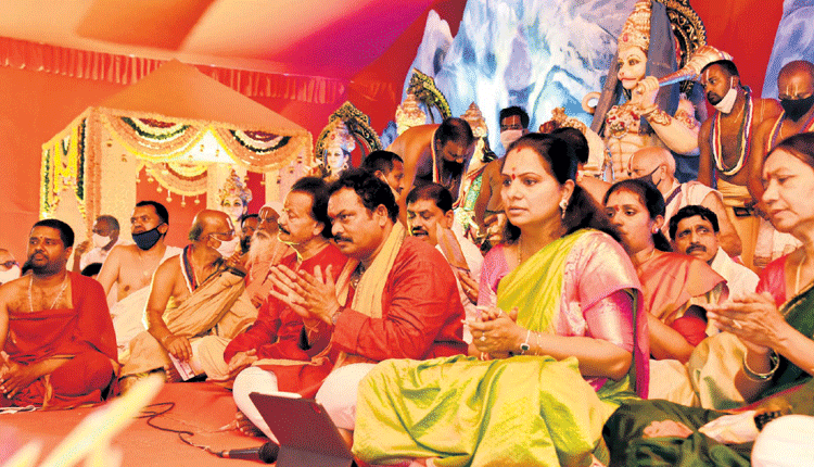 చాలీసా పారాయణం..భక్తి పారవశ్యం