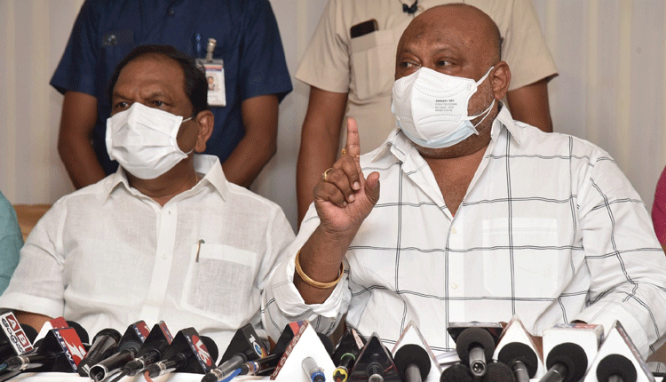 అబద్ధపు మాటలు.. అసత్యపు ప్రచారాలు