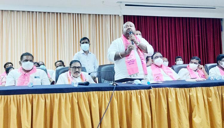 ఆయనో కుట్రదారు