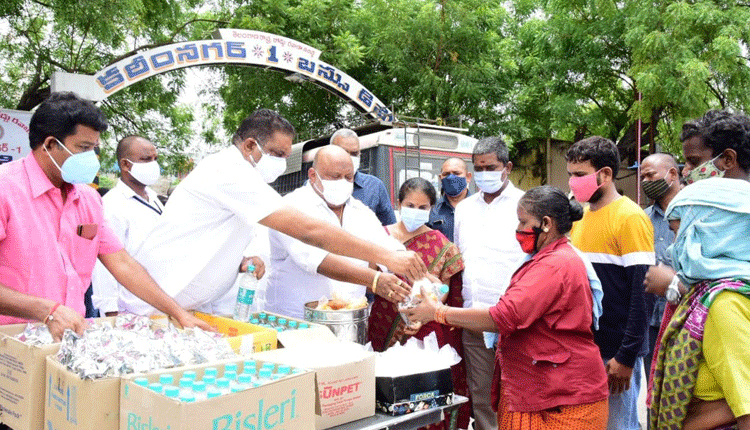 పేదల కడుపు నింపడం అభినందనీయం