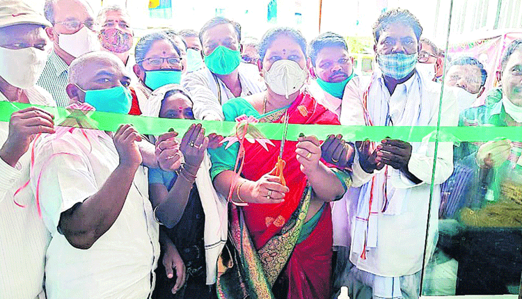 రైతు సేవాకేంద్రాల్లో రాయితీపై ఎరువులు