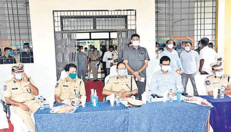 జనజీవన స్రవంతిలో కలవండి