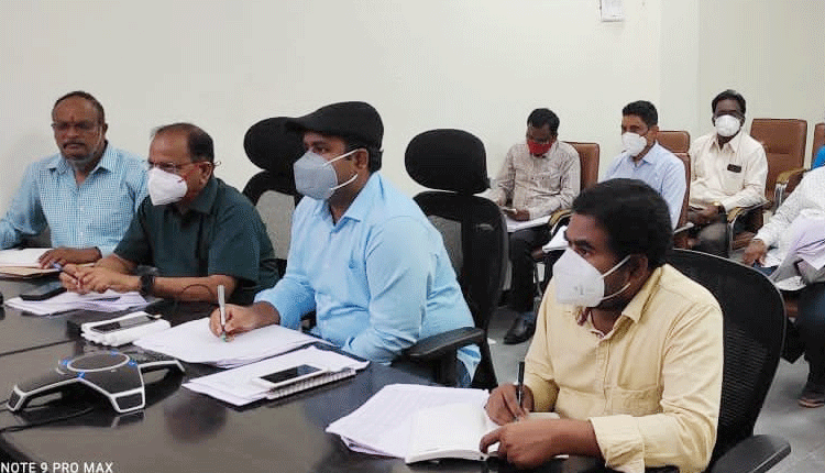 25 లోగా ప్రగతి పనులు పూర్తి చేయాలి