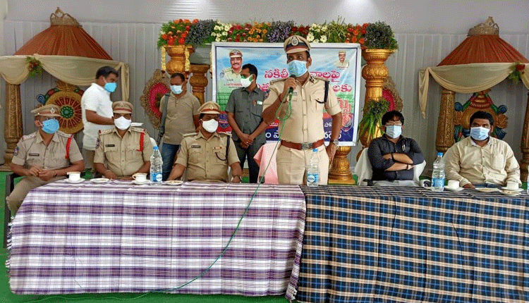 నకిలీ విత్తనాలు విక్రయిస్తే చర్యలు